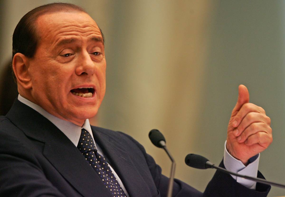 Processo Mills, Berlusconi arrivato in tribunale 
Saltano 4 udienze, la prescrizione è più vicina