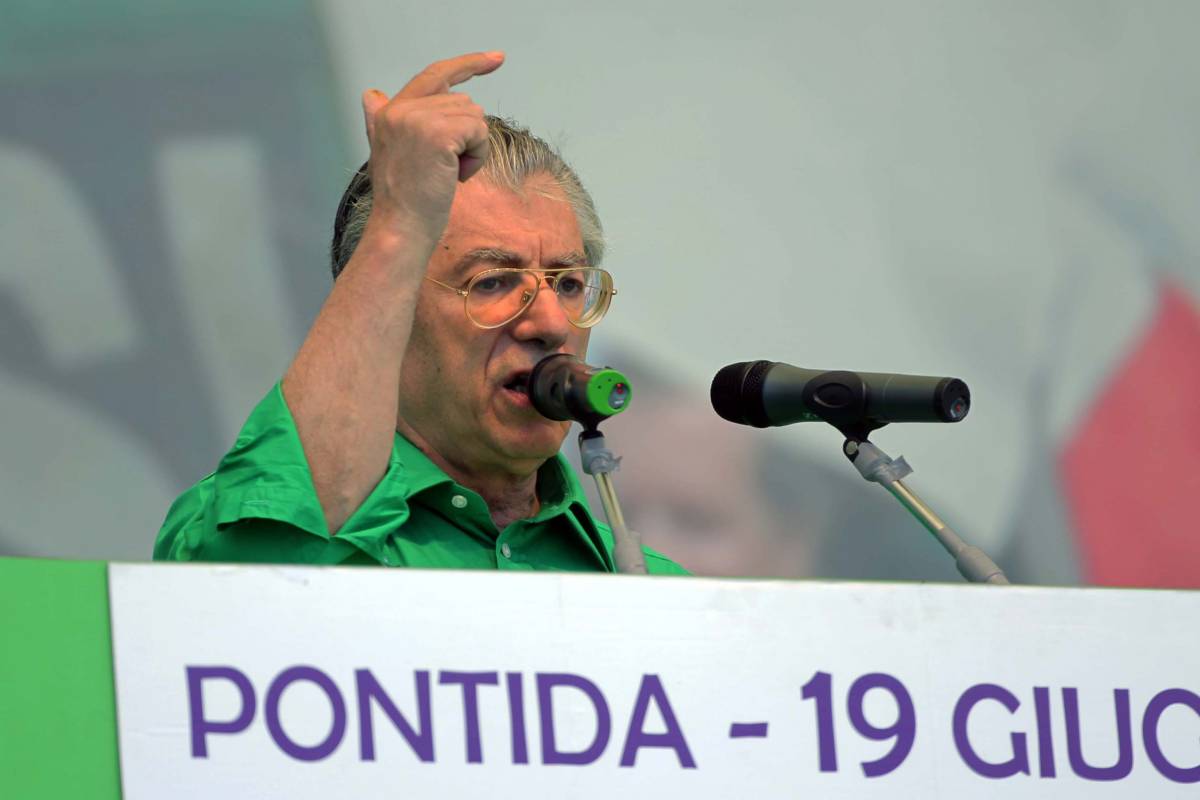 Pontida, Bossi avverte il premier 
"Lui leader nel 2013? Se ascolta"