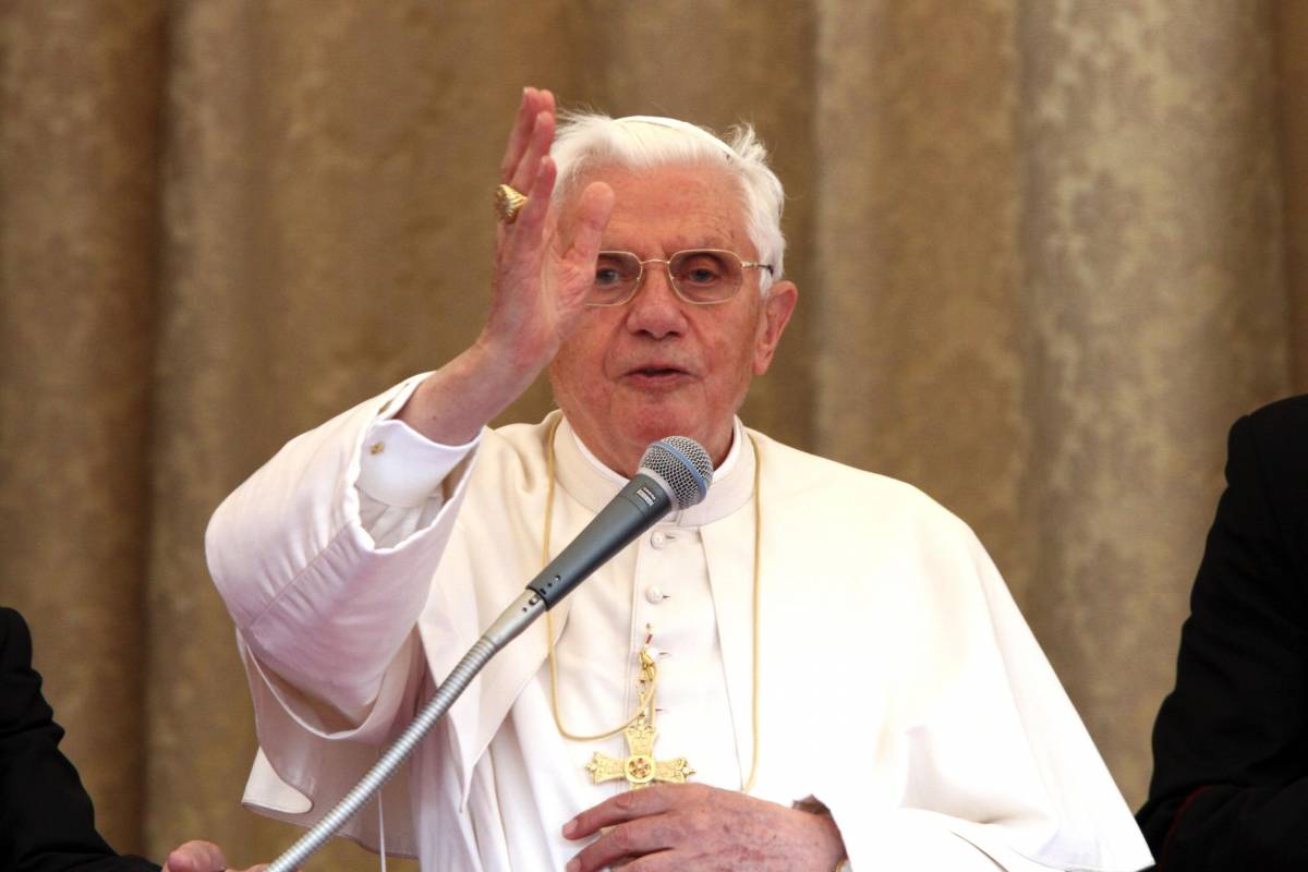 Il Papa riempie gli stadi,  
ma le chiese si svuotano