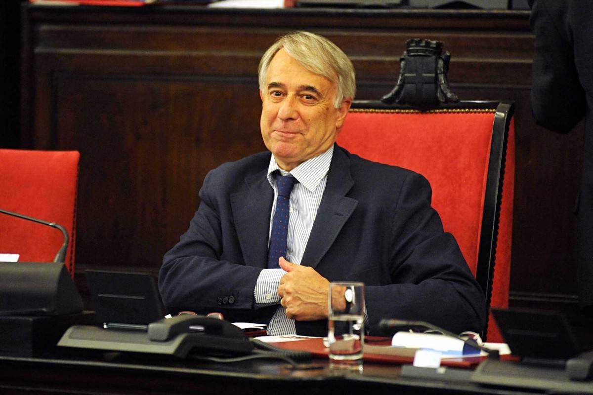 Ecco le purghe del rosso Pisapia: 
"Licenziare i dirigenti del Comune"