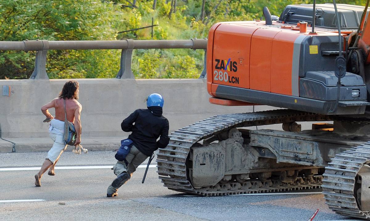 Val di Susa, senza le protezioni della sinistra 
i No Tav rimangono solamente dei teppisti