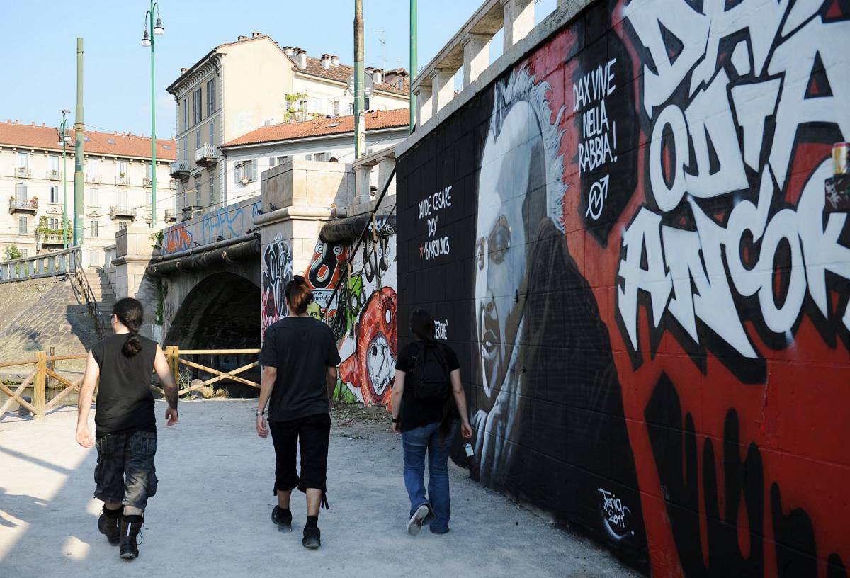 Darsena, polemiche sul graffito di Dax