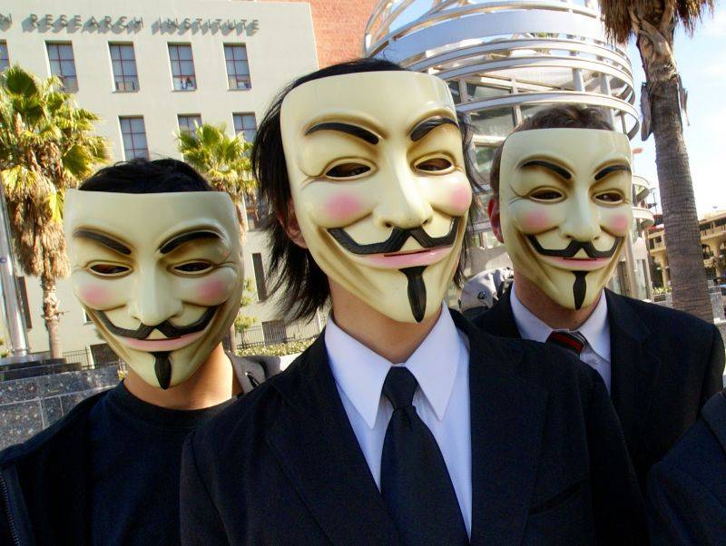 Anonymous si vendica 
Sotto attacco hacker 
18 università italiane
