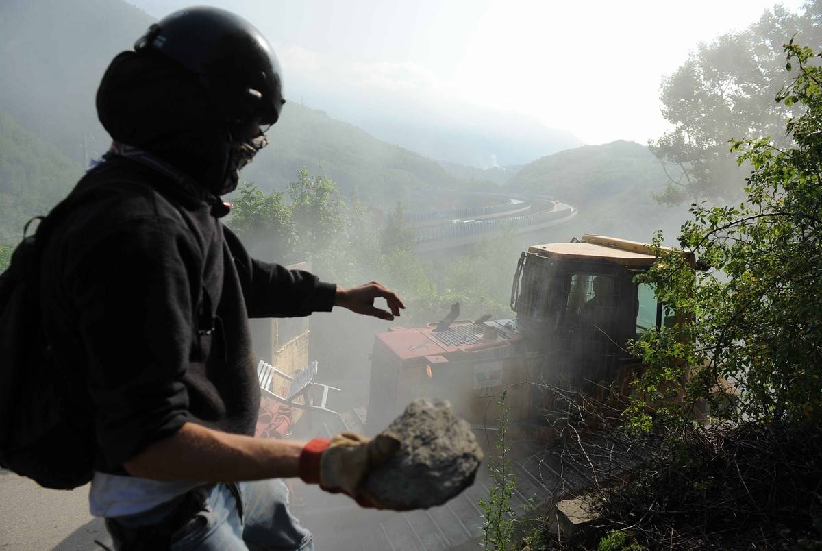 No Tav e black bloc?  
Serve una legge  
per metterli fuori legge