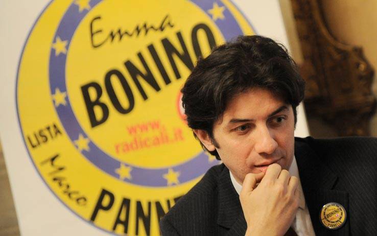 Il 50 per cento delle poltrone nei cda alle donne? 
A Milano i Radicali pensano alle "quote trans"...
