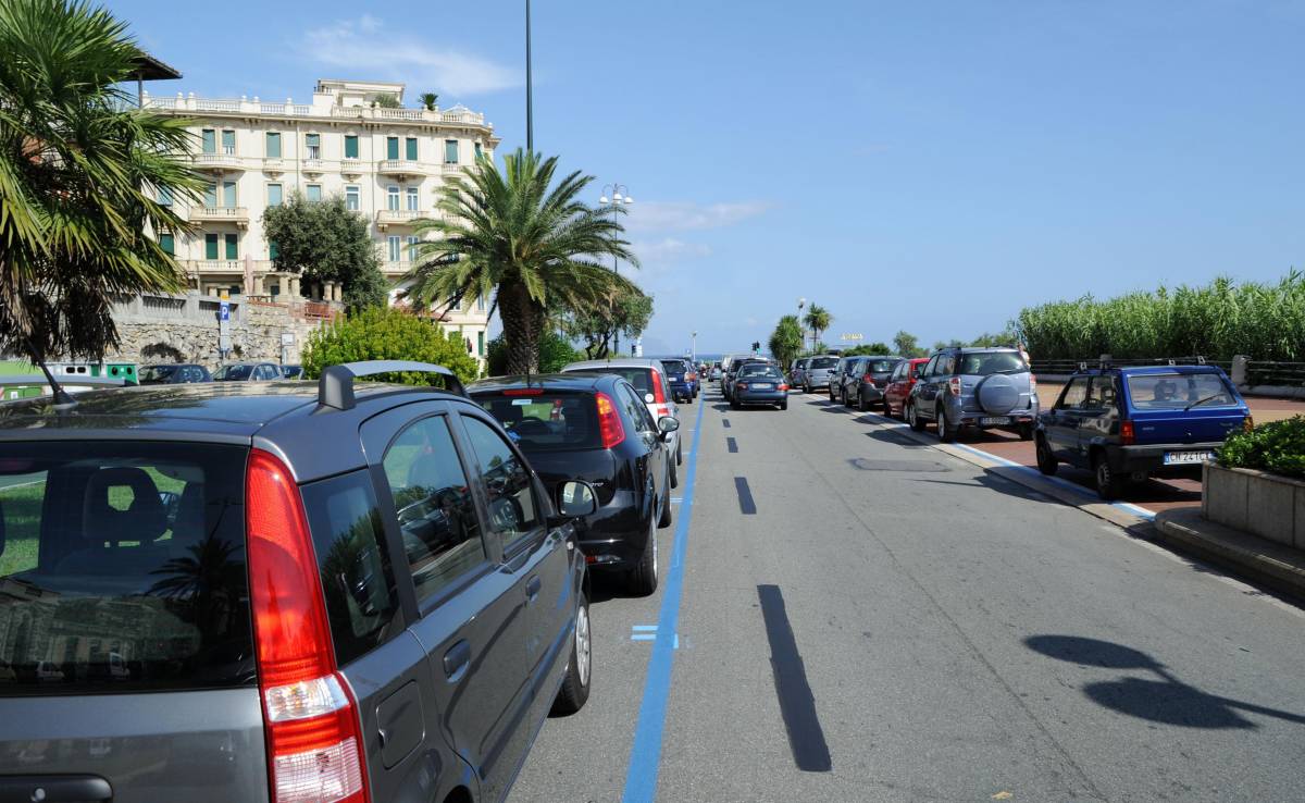 Il parcheggio in strada finisce in Procura