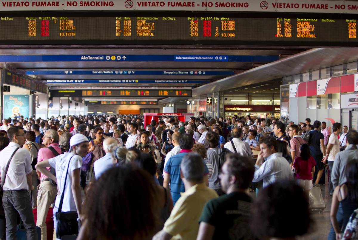 Tiburtina, dopo il rogo ancora ritardi per i treni A Orte proteste dei pendolari e disordini