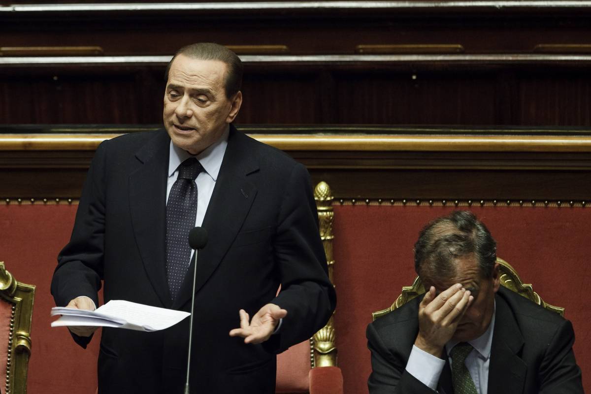 Berlusconi: "Più forti della crisi" 
E pensa di anticipare la manovra