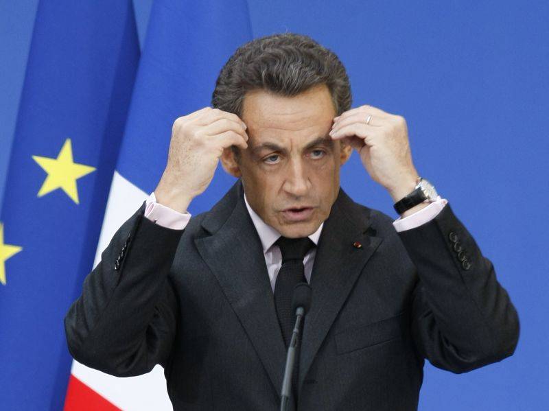 Sarkozy interrompe le vacanze e corre ai ripari 
Riunione straordinaria per le misure antideficit