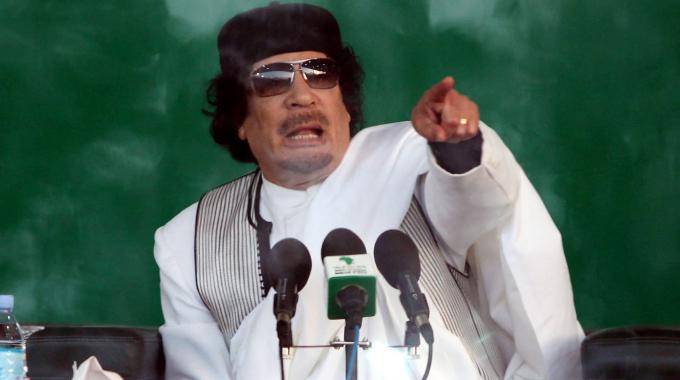 Gheddafi non molla e lancia un messaggio: 
"Preparetevi alla battaglia per cacciare la Nato"