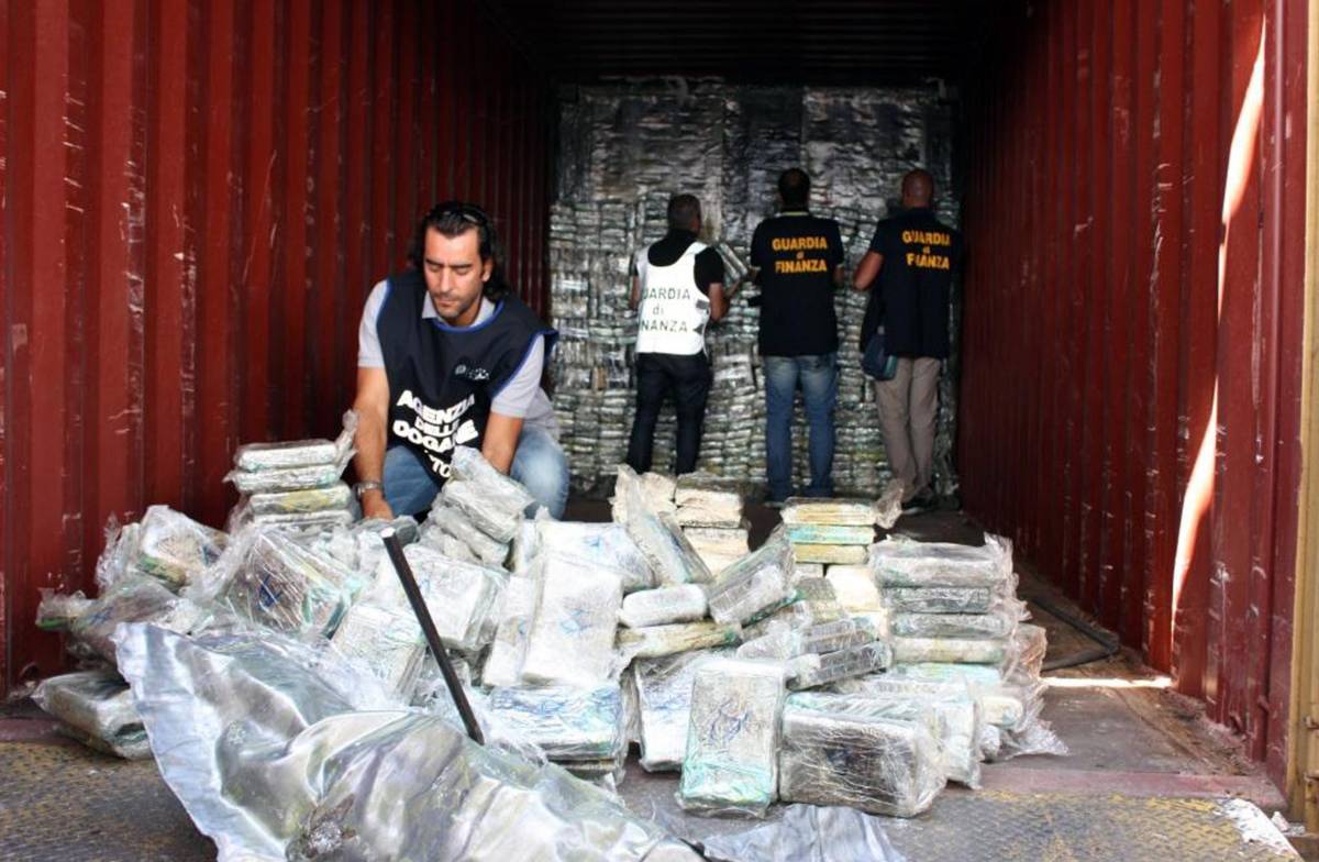 Una tonnellata di cocaina nella rete della Finanza