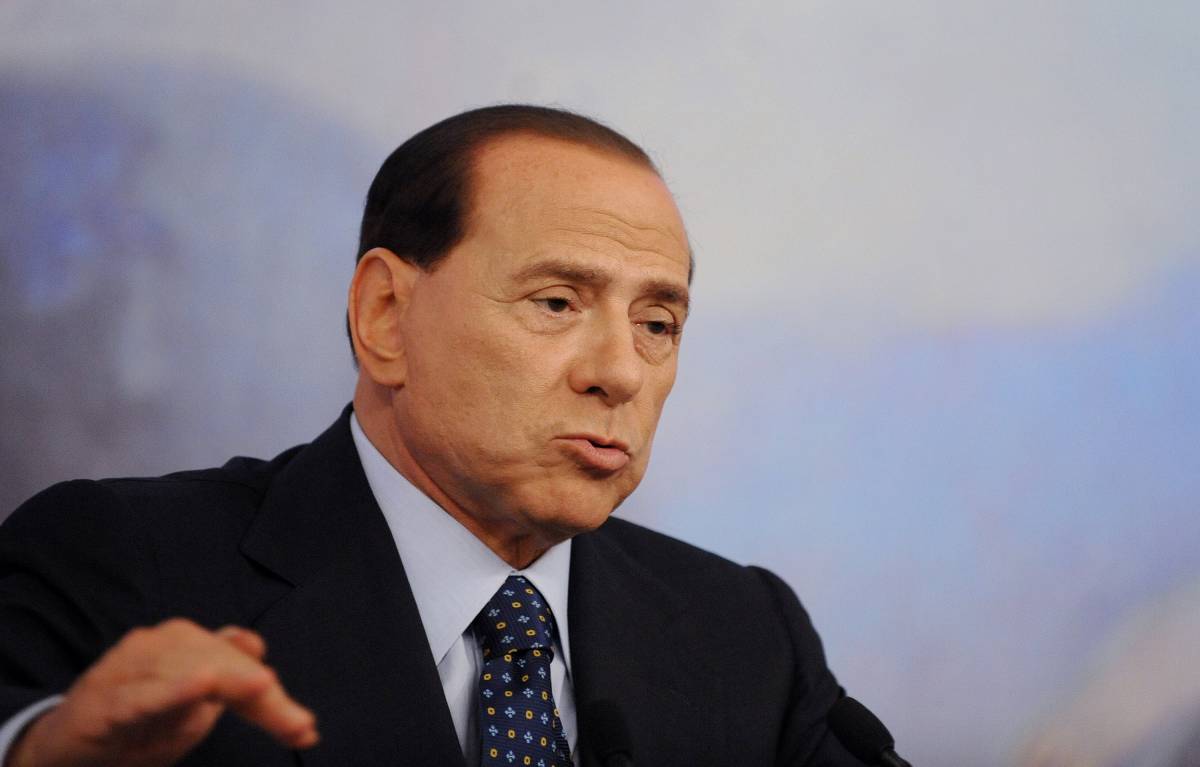 Sulla Padania Berlusconi bacchetta il Senatùr: 
"Questa volta sbaglia, l'Italia ci sarà sempre"