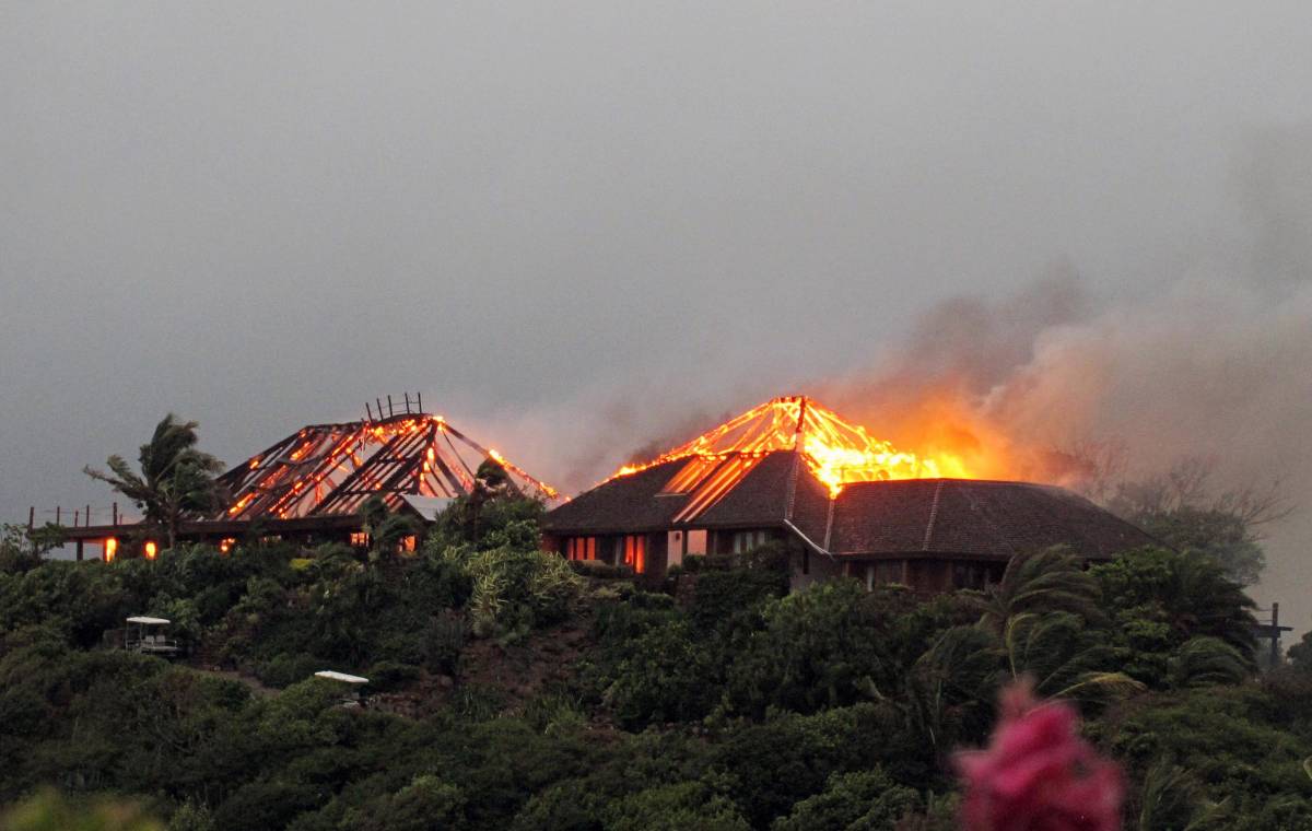 Caraibi, Kate Winslet scappa da un incendio 
e salva la madre di Branson, patron della Virgin