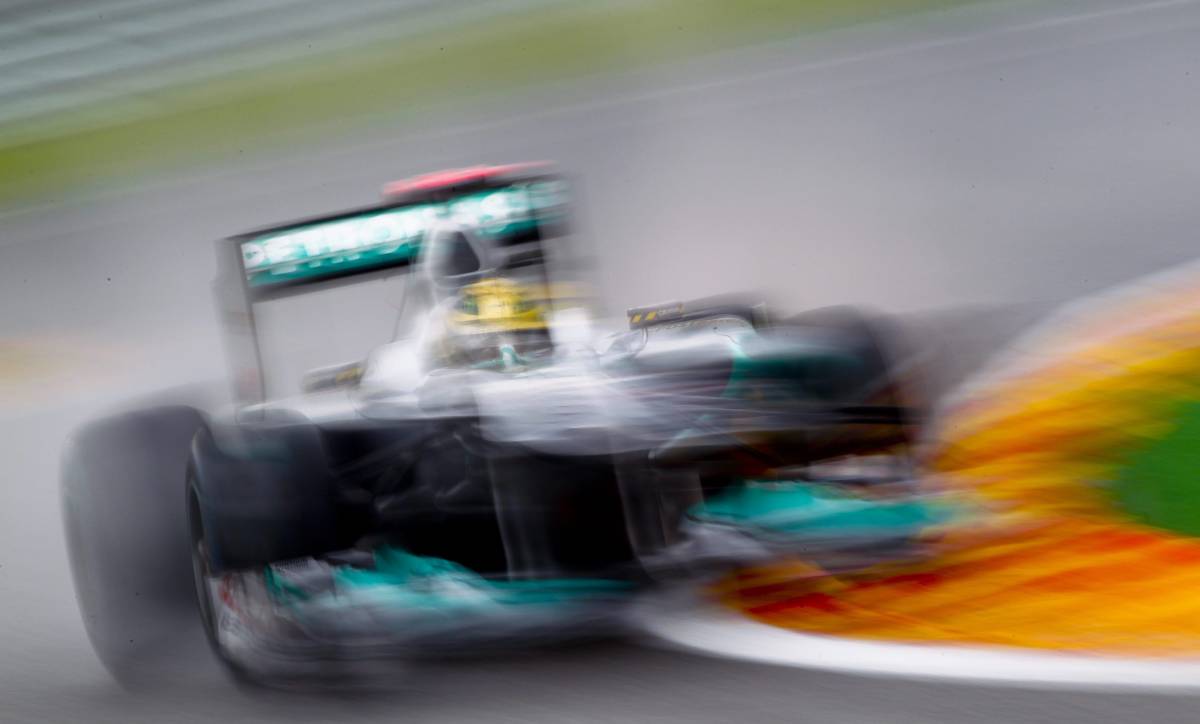 Gp Belgio, Vettel in pole 
Alonso è solo ottavo 
E Schumi va fuori pista