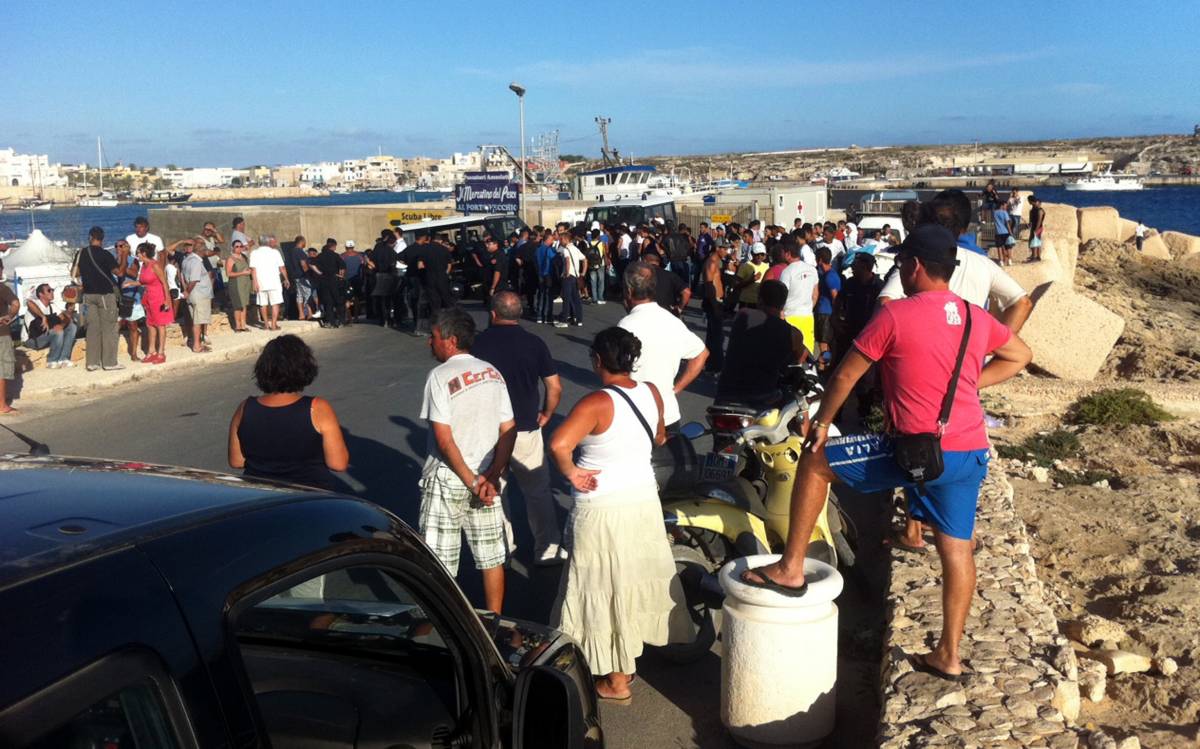Lampedusa, scoppiano nuove proteste nel Cpa 
In 150 scappano e manifestano contro i rimpatri 