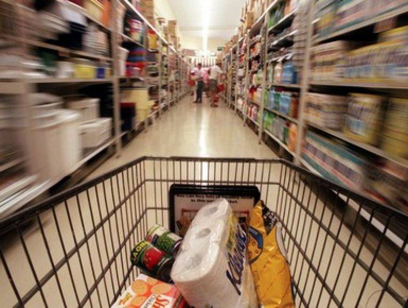 La rivolta dei supermarket: "Basta buoni pasto, metteteli in busta paga"