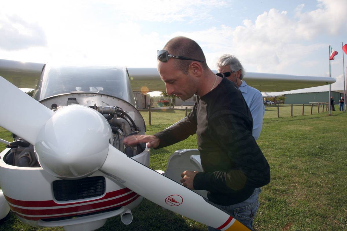 Ciclismo, precipita in mare l'aereo di Bettini 
Ct salvo: se la cava con una lesione alla gamba