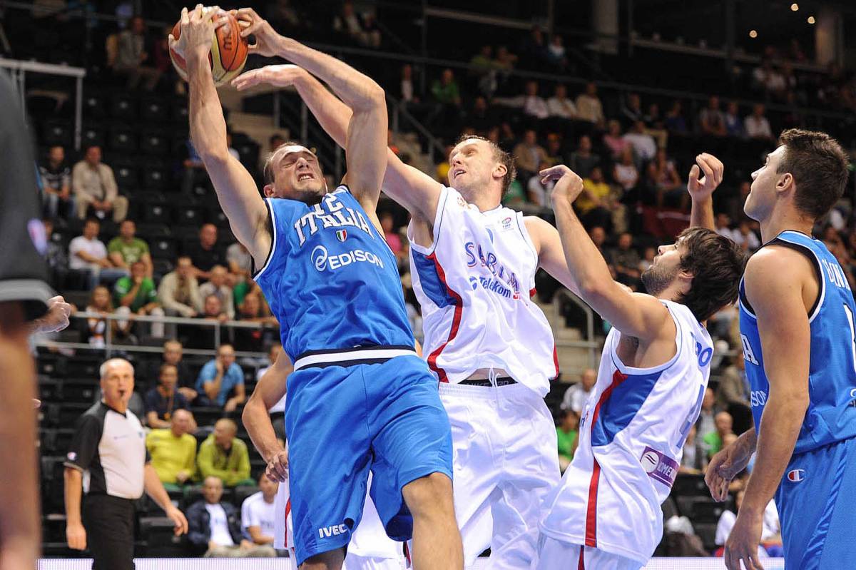 Basket: l'Italia sogna 
I tenori Usa steccano 
e la Serbia ci fa neri