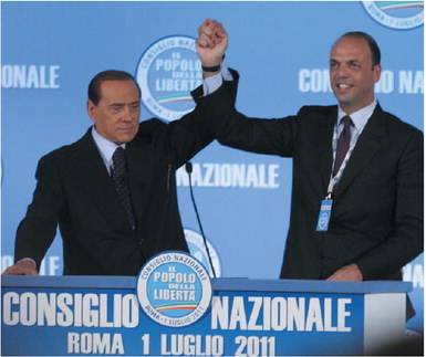 Il segretario Alfano blinda Berlusconi nel 2013: 
"Ma quali primarie, sarà ancora lui il candidato"