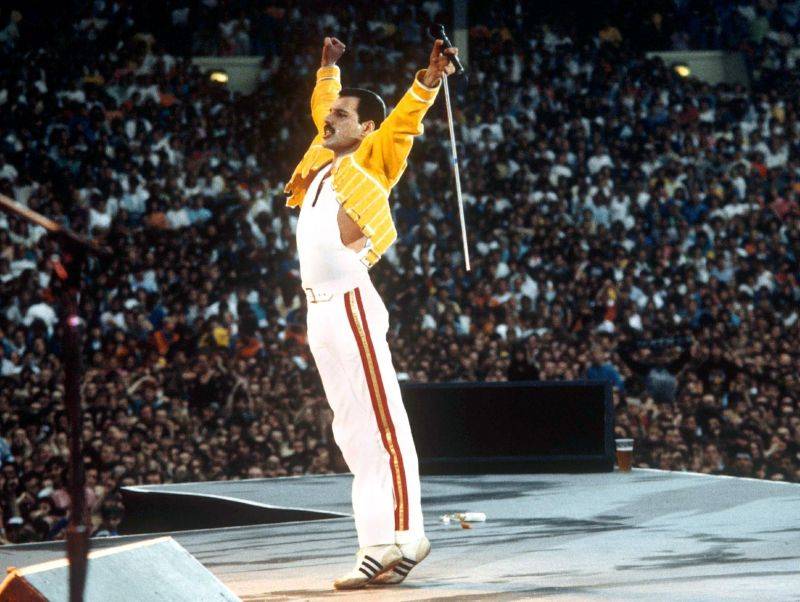 Un cartone animato, glitter e colori sgargianti 
Ecco come Google festeggia Freddie Mercury