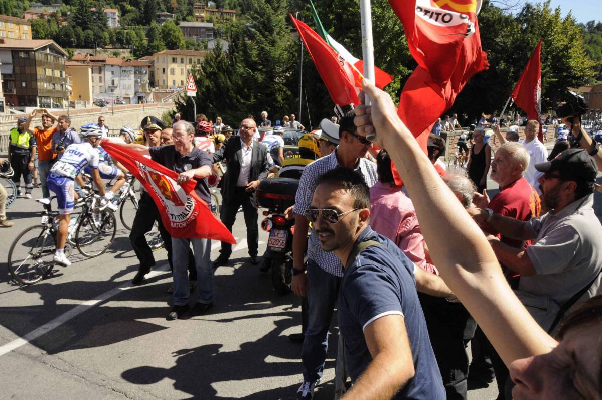 Ferrero e compagni 
tentano di bloccare 
il "Giro della Padania"
