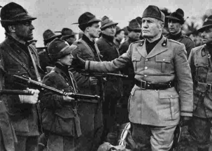 Usa, all'asta valigia con i vestiti di Mussolini