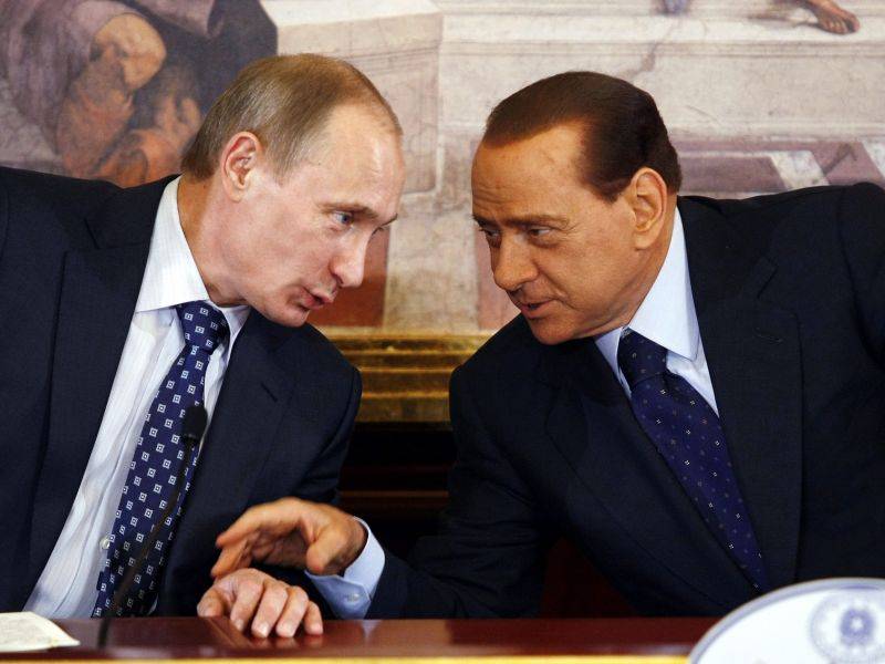 Putin con il Cav: "Uomo di Stato responsabile" 
E sulle critiche per Tarantini: "E' solo invidia"