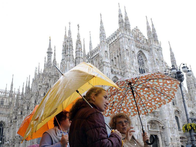 Temporali in Lombardia, neve in Trentino 
Bergamo, morto un uomo colpito dal fulmine