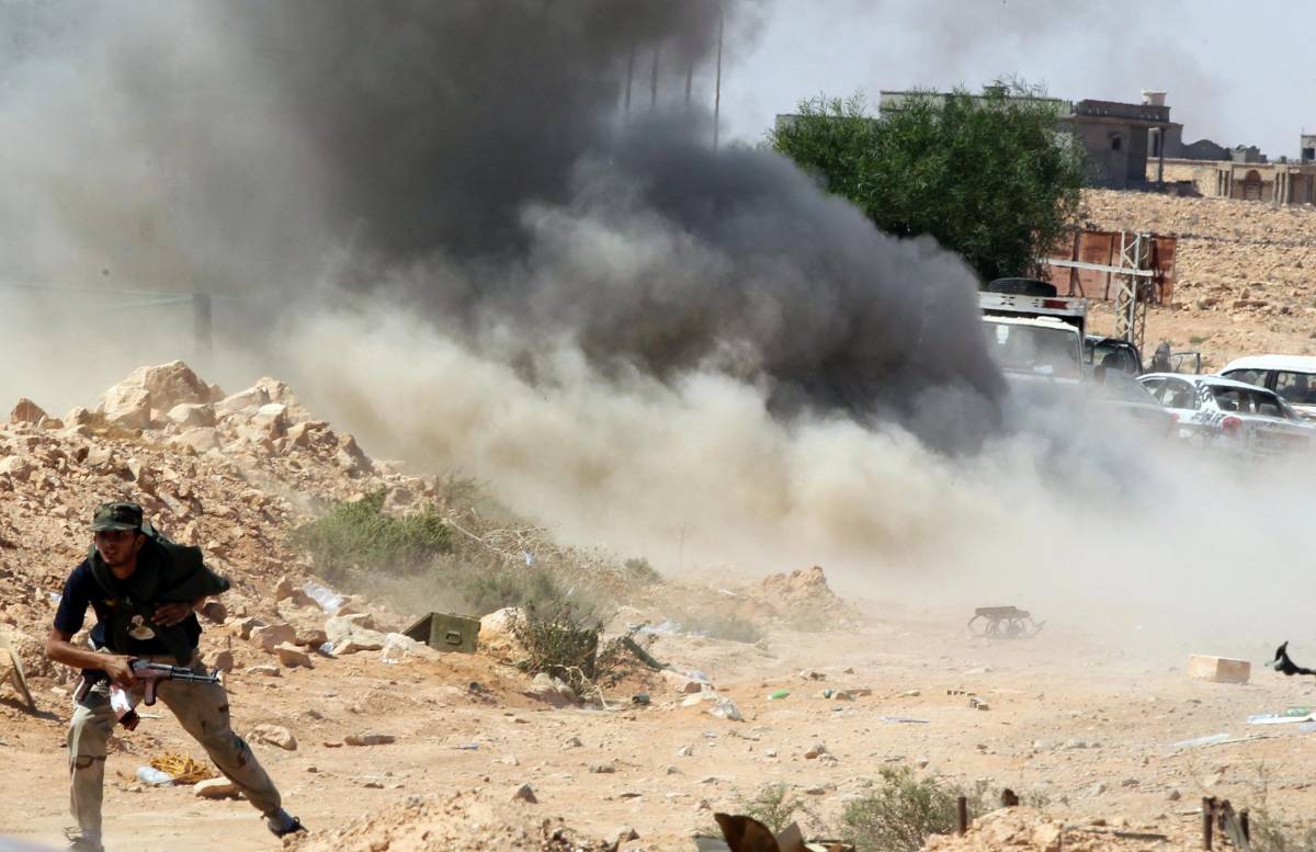 Libia, rinviato l'annuncio 
del nuovo governo 
Ancora scontri a Sirte