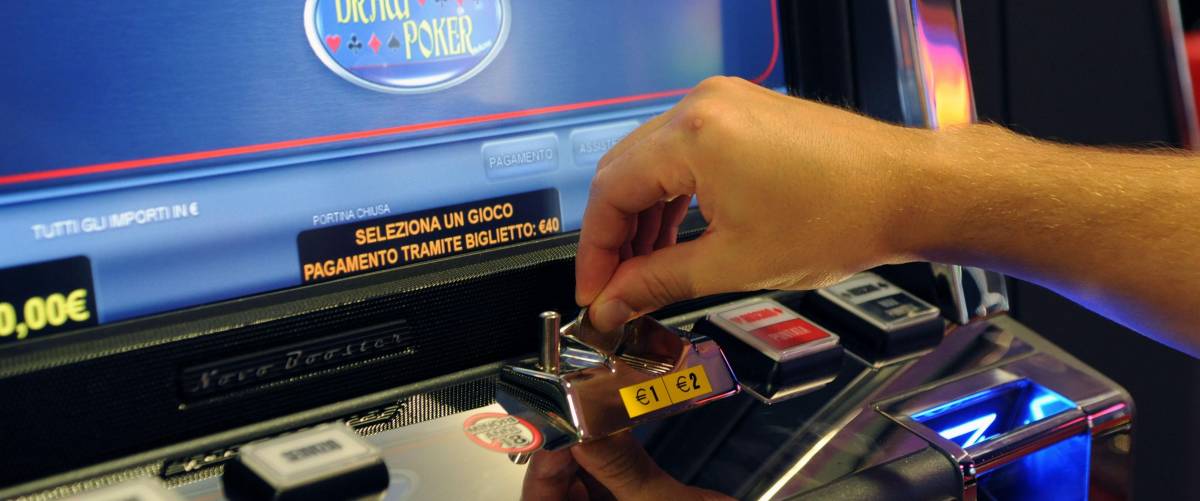 La battaglia delle slot machine si combatte sotto la Lanterna