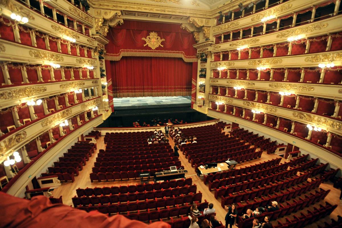 Milano, il Teatro alla Scala in profondo rosso 
La soluzione? Pisapia chiede soldi ai milanesi