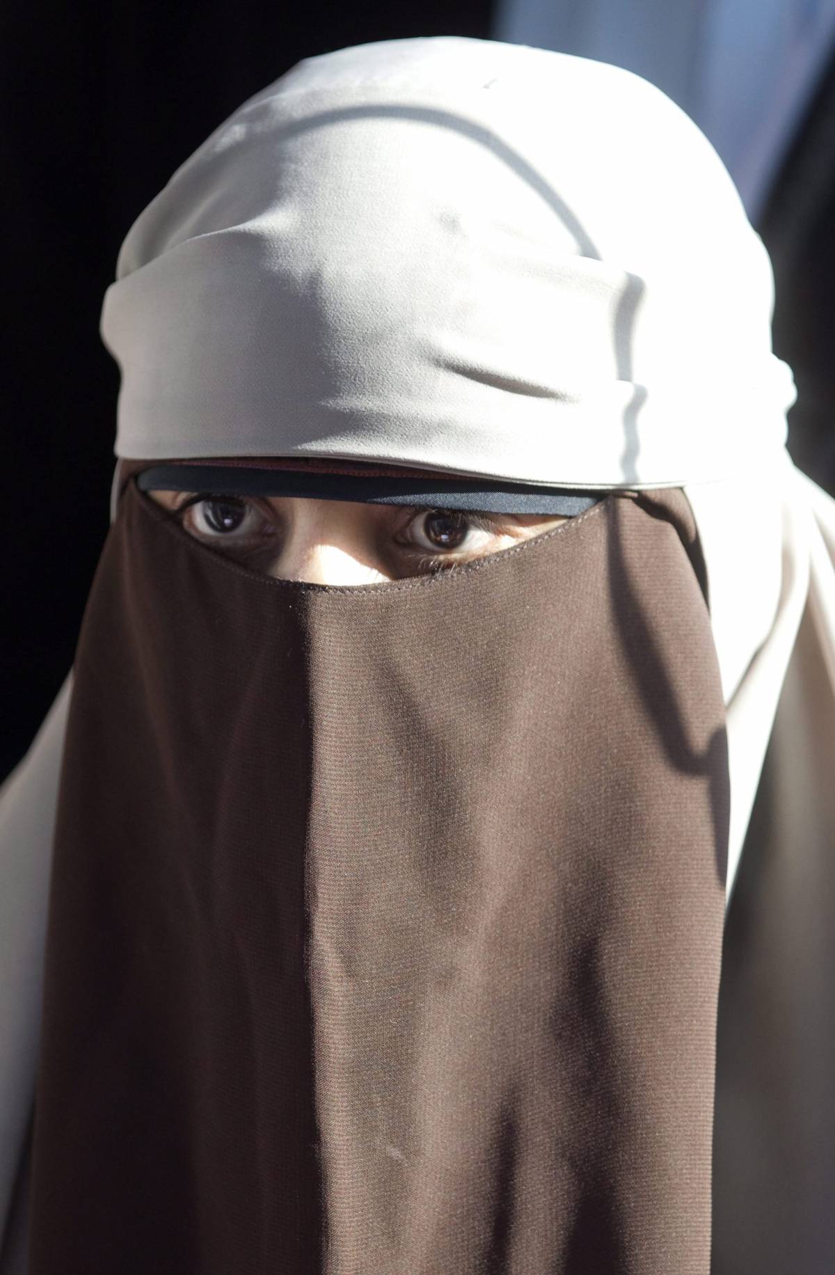 Una marocchina col niqab si candida all'Eliseo 
E' la sua sfida contro le leggi sul velo in strada