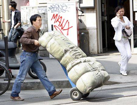 Contro i cinesi nessun "razzismo" Perché lavorano