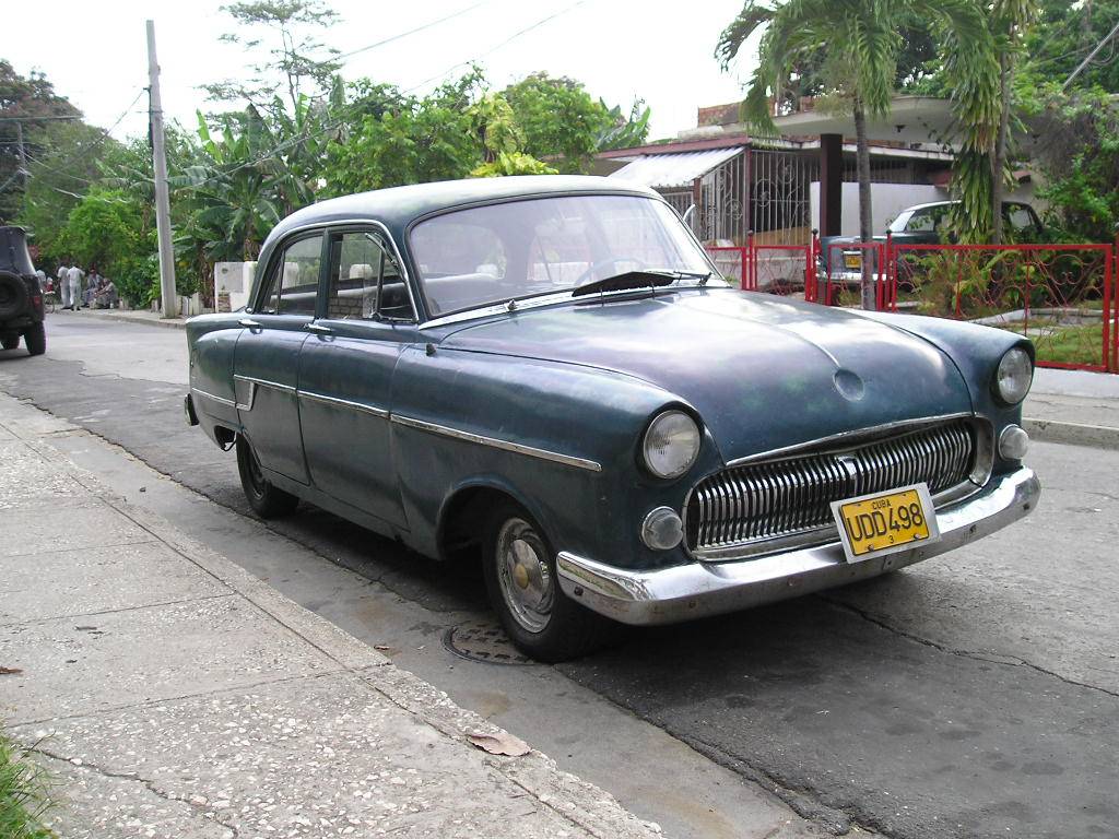 Svolta a Cuba: sì alle automobili nuove
