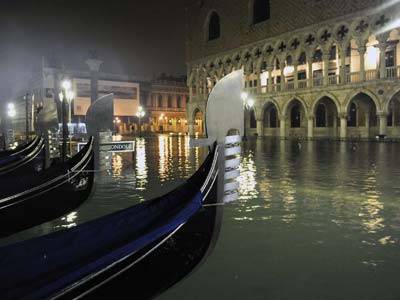 L'impresa di 4 "pope": 
in gondola a New York