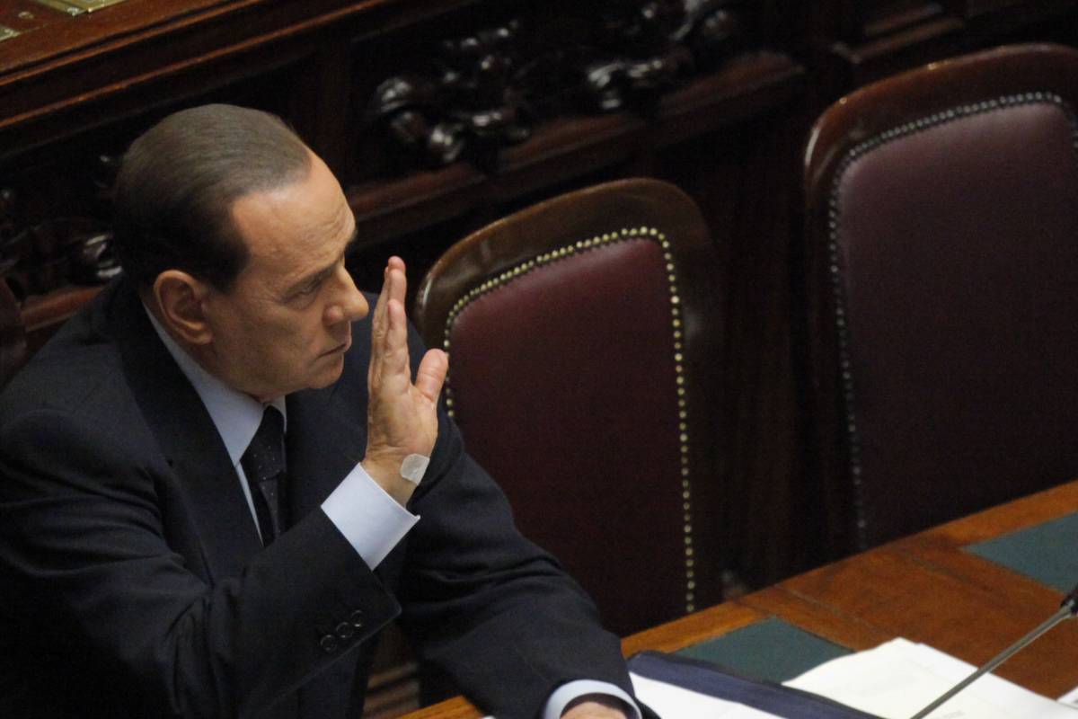 Berlusconi sente aria di "golpe" finanziario