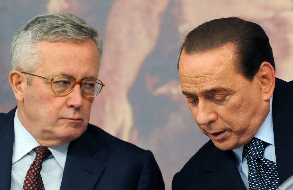 Pdl, Berlusconi guarda al futuro: 
"Cambieremo il nome al partito"