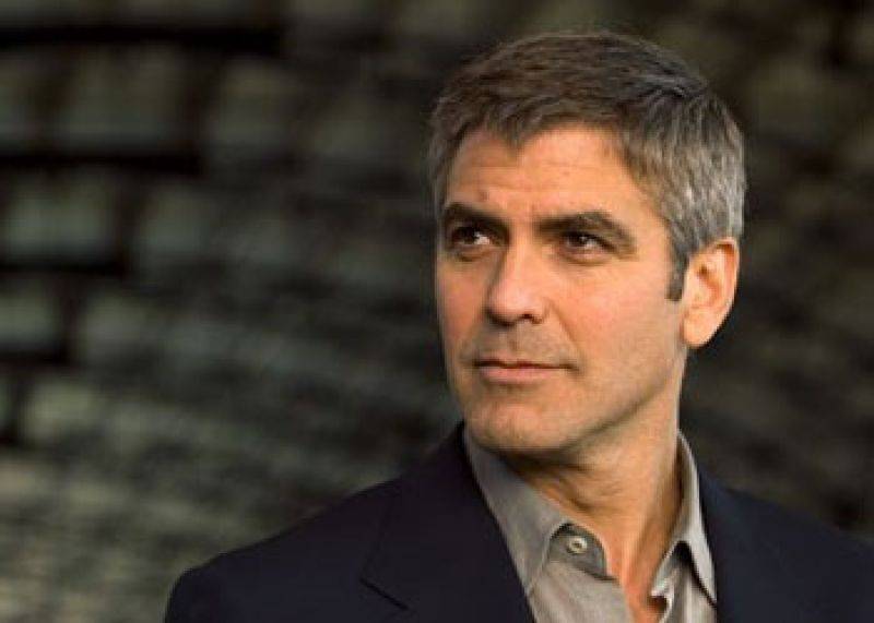 La versione di Clooney: 
"La serata col premier? 
Solo tante barzellette"