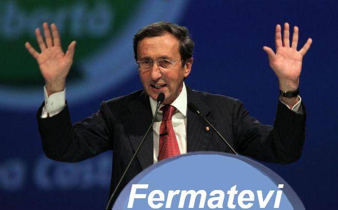 Fini torna all'attacco: 
"Berlusconi si dimetta 
Si voterà in primavera"