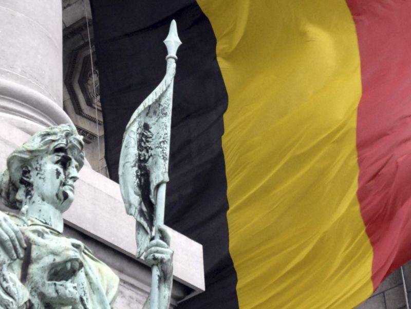 Dopo oltre 18 mesi Bruxelles trova l'accordo 
Ora il Belgio potrà avere un governo ufficiale