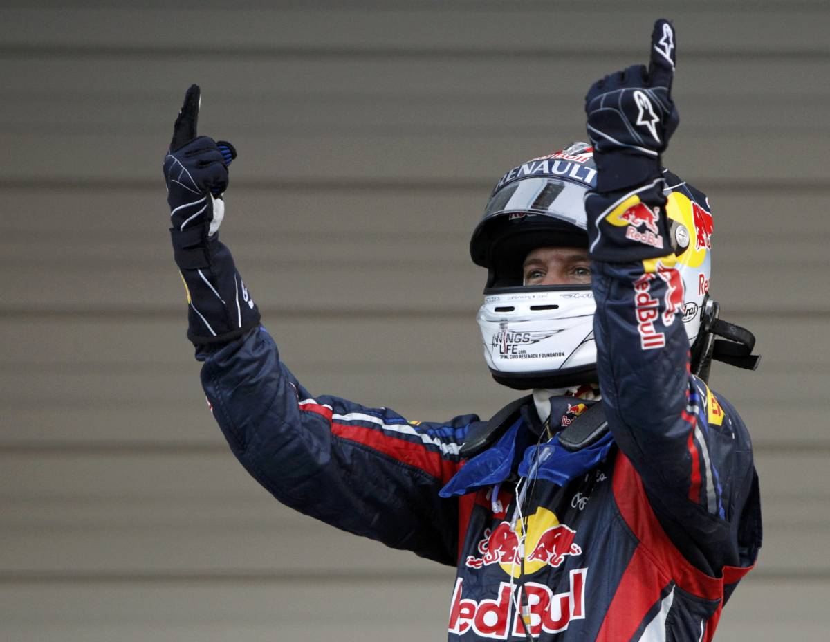 Formula 1, in Giappone trionfa Jenson Button 
Ma Vettel fa il bis: è campione del mondo