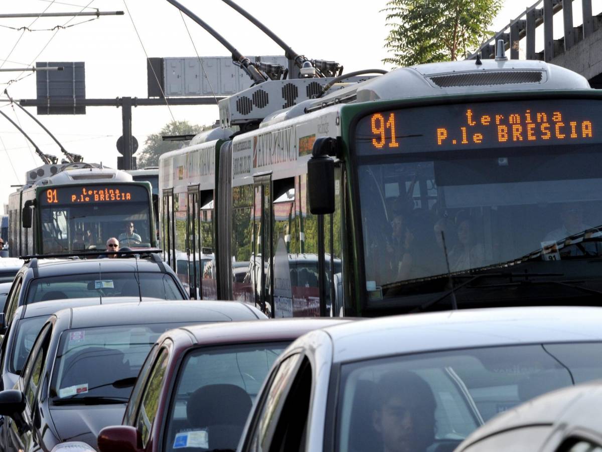 Polveri sottili da tre giorni sotto i livelli: oggi scatta il via libera per tutte le auto