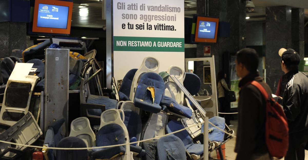 Vandalismi sui treni? Una tassa da 12 milioni