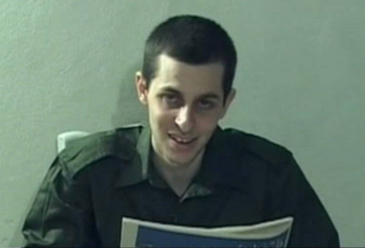 Israele-Hamas, accordo per liberare Shalit 
In cambio rilasciati 1027 detenuti palestinesi