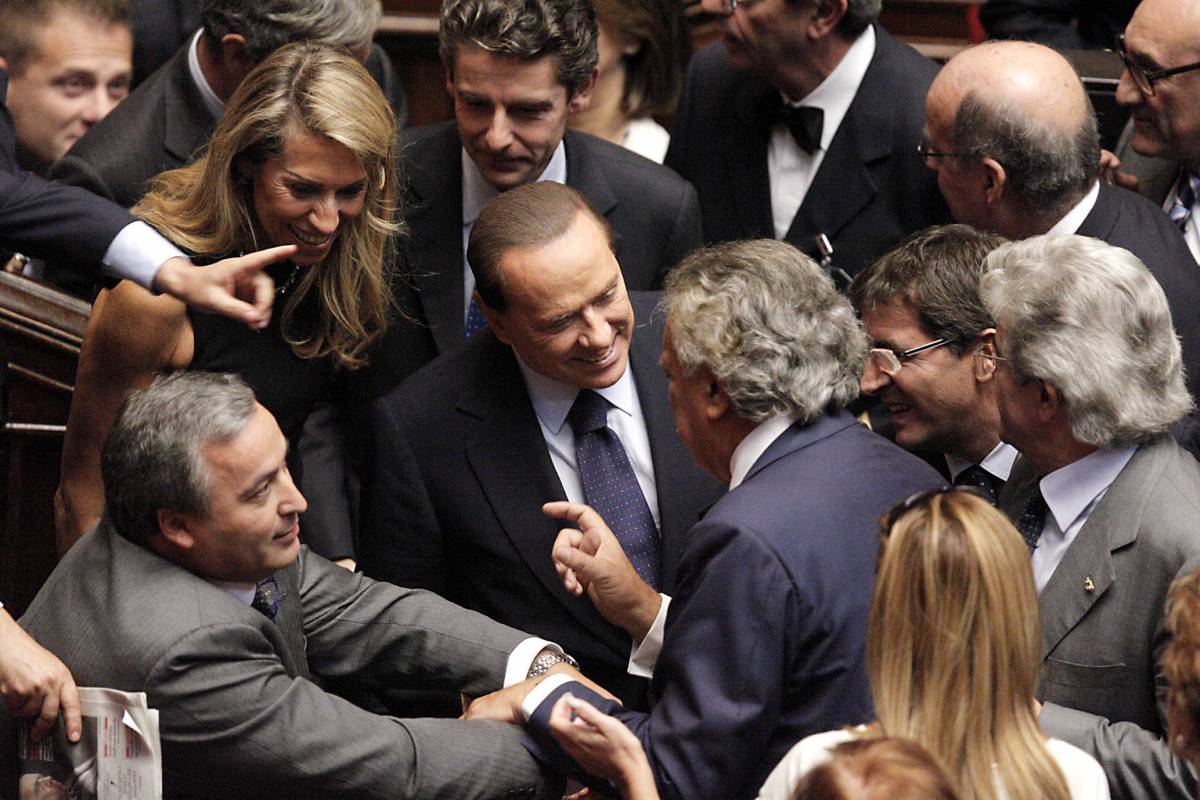 Dopo la fiducia Berlusconi passa all'incasso:  
"Il golpe è fallito, l'opposizione è allo sbando" 