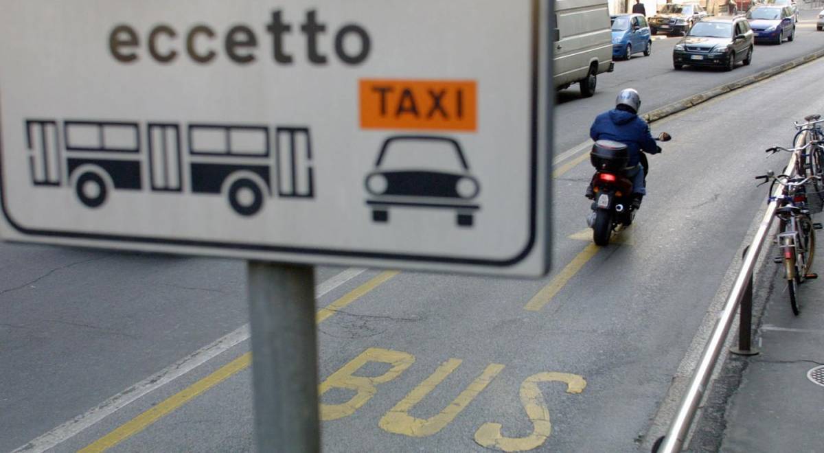 Moto sulle corsie preferenziali Il semaforo verde del giudice