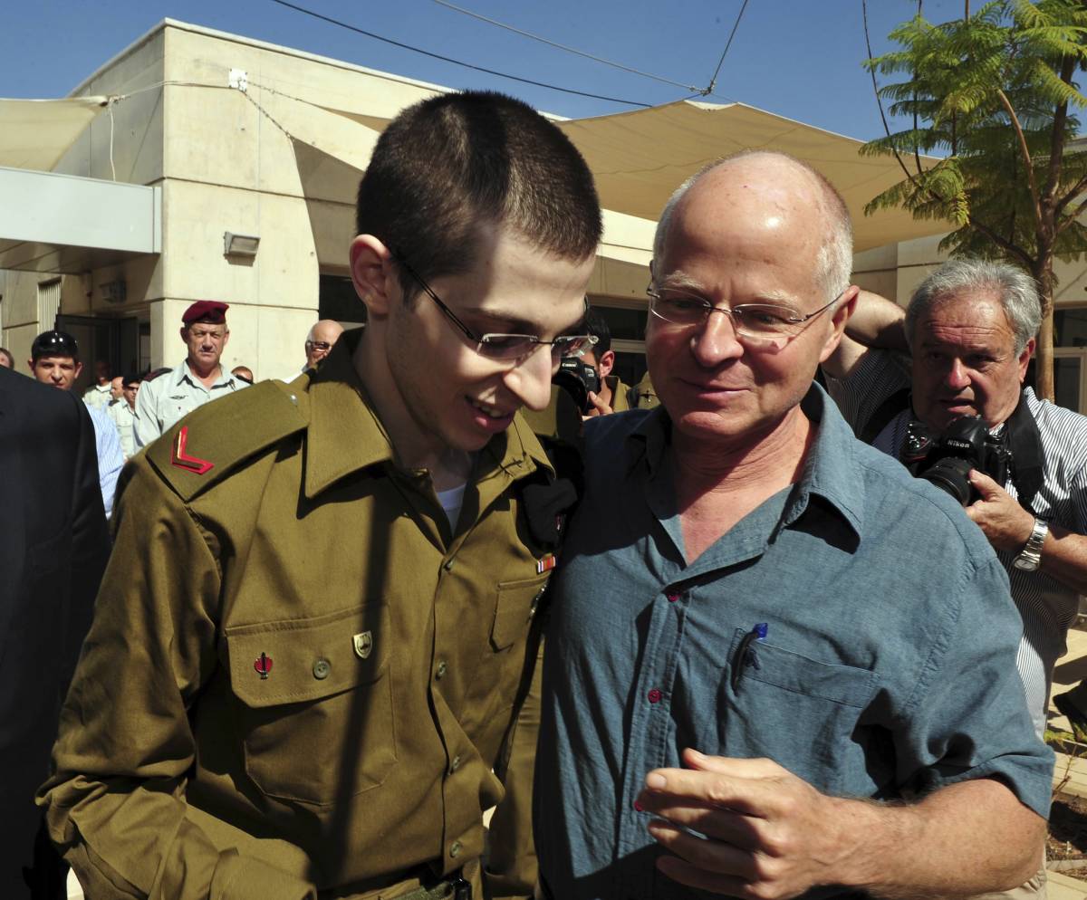 Israele si sveglia all’alba per l’abbraccio a Shalit