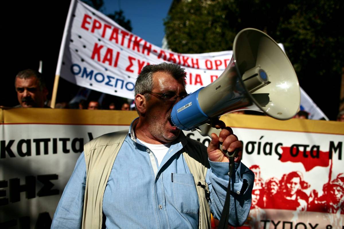Grecia paralizzata: sciopero generale per 48 ore 
I sindacati: "Blackout contro i tagli del governo" 