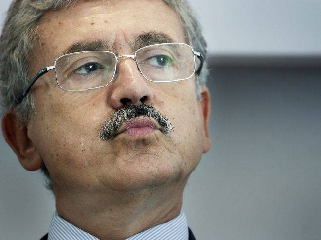 D’Alema salda i voli gratis 
Non i conti con la giustizia