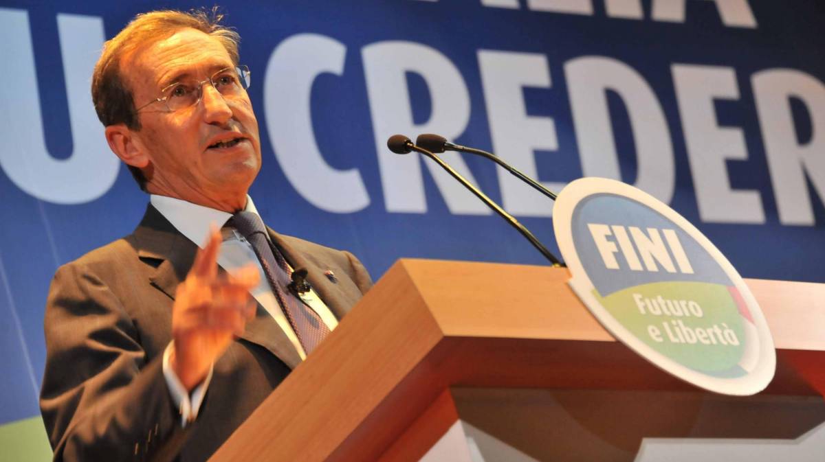 Fini invoca il tradimento tra le file Pdl «Silvio vivacchia, con noi ora o mai più»